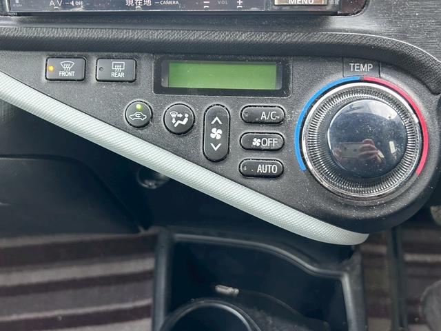アクア Ｓ　車検２年付　禁煙車　ナビ地デジＴＶ　バックカメラ　ＥＴＣ　スマートキー　プッシュスターター　電動格納ドアミラー　オートエアコン（10枚目）