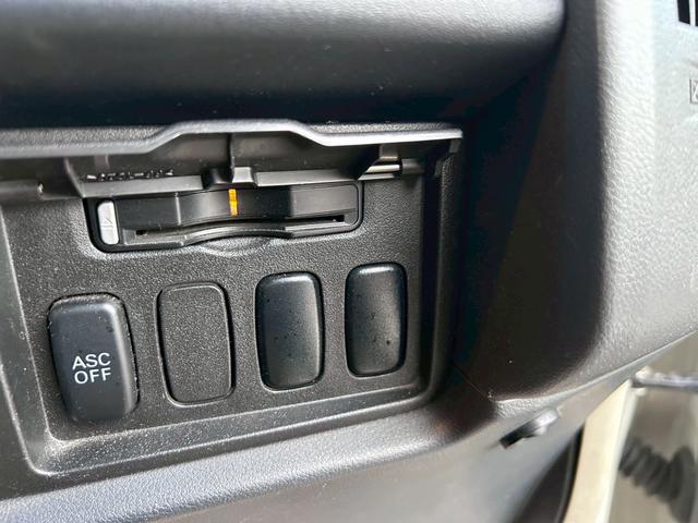 デリカＤ：５ シャモニー　車検２年付　８人乗り　ナビ地デジＴＶ　サイド・フロント・バックカメラ　ＥＴＣ　スマートキー　両側電動スライドドア　クルーズコントロール　ＨＩＤヘッドライト　純正アルミホイール（9枚目）