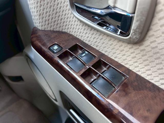 デリカＤ：５ シャモニー　車検２年付　８人乗り　ナビ地デジＴＶ　サイド・フロント・バックカメラ　ＥＴＣ　スマートキー　両側電動スライドドア　クルーズコントロール　ＨＩＤヘッドライト　純正アルミホイール（12枚目）