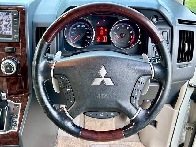 デリカＤ：５ シャモニー　車検２年付　８人乗り　ナビ地デジＴＶ　サイド・フロント・バックカメラ　ＥＴＣ　スマートキー　両側電動スライドドア　クルーズコントロール　ＨＩＤヘッドライト　純正アルミホイール（14枚目）