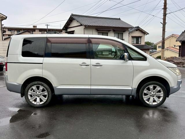 デリカＤ：５ シャモニー　車検２年付　８人乗り　ナビ地デジＴＶ　サイド・フロント・バックカメラ　ＥＴＣ　スマートキー　両側電動スライドドア　クルーズコントロール　ＨＩＤヘッドライト　純正アルミホイール（23枚目）