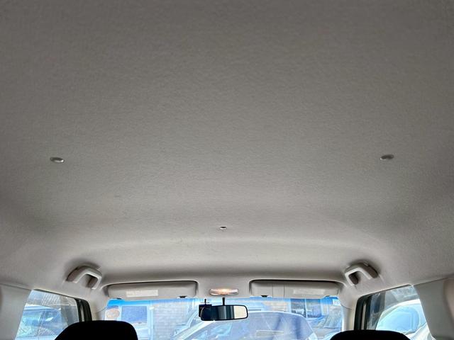 �������΂񂾃��C�g�͐���ނ̃y�[�p�[��R���p�E���h����g���đh�点�܂��B�N���A�Ȃ��ږڂŔ������􁙁�