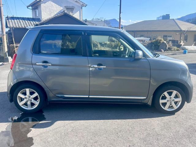 �ۏؕt���B�B�Ώۉӏ��̓G���W���Ȃǎ�v���ʂɌ���܂��B����ȊO�̍��ڂ́A�X�^�b�t�ɂ��m�F�������B���ۏؗ����́A�ԗ��{�̉��i�Ɋ܂܂�Ă��܂��B