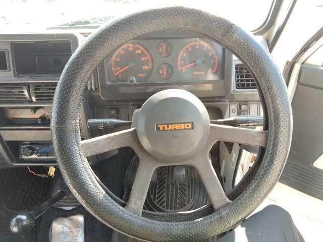 ジムニー インタークーラーターボ　４ＷＤ　パノラミックルーフ　車検２年付　５速ミッション　タイミングベルト・ウォーターポンプ交換　純正ボディサイドステッカー製作貼付（26枚目）