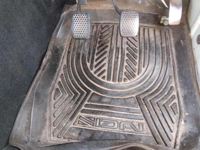 ジムニー インタークーラーターボ　４ＷＤ　パノラミックルーフ　車検２年付　５速ミッション　タイミングベルト・ウォーターポンプ交換　純正ボディサイドステッカー製作貼付（29枚目）