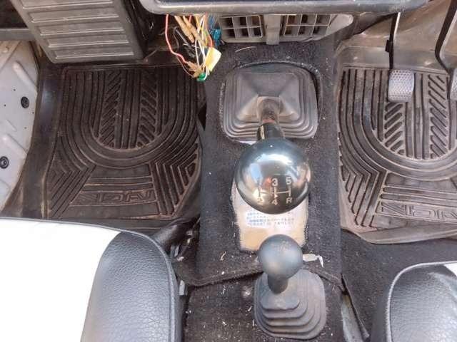 ジムニー インタークーラーターボ　４ＷＤ　パノラミックルーフ　車検２年付　５速ミッション　タイミングベルト・ウォーターポンプ交換　純正ボディサイドステッカー製作貼付（30枚目）