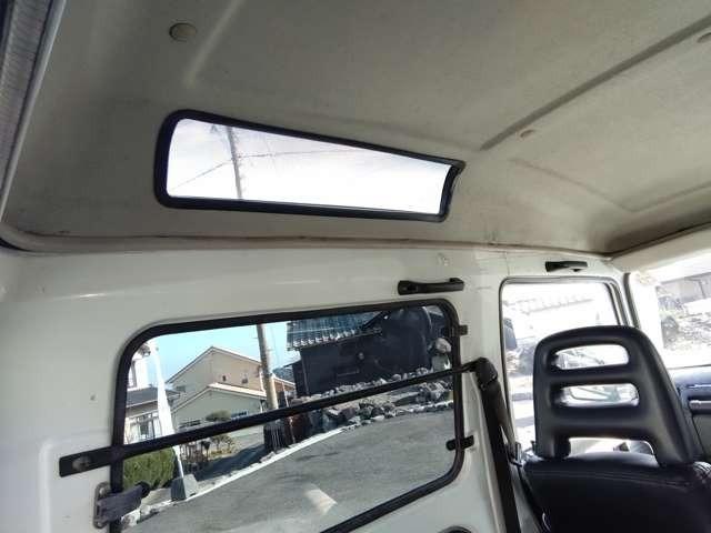 ジムニー インタークーラーターボ　４ＷＤ　パノラミックルーフ　車検２年付　５速ミッション　タイミングベルト・ウォーターポンプ交換　純正ボディサイドステッカー製作貼付（34枚目）