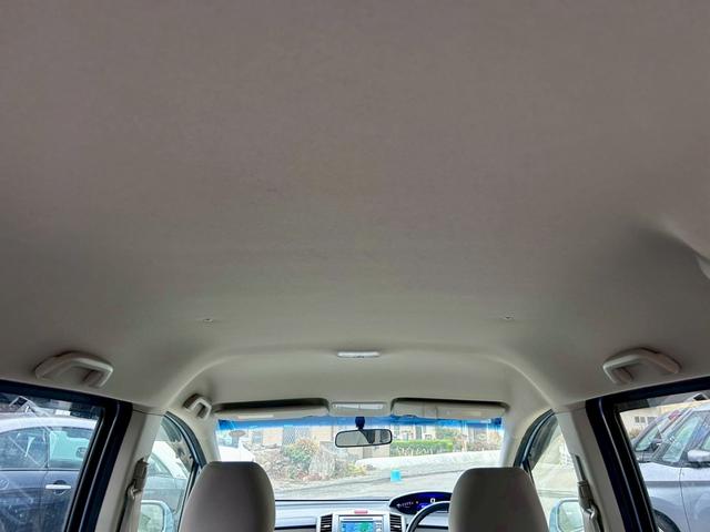 �������΂񂾃��C�g�͐���ނ̃y�[�p�[��R���p�E���h����g���đh�点�܂��B�N���A�Ȃ��ږڂŔ������􁙁�