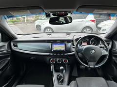 当店にて購入頂いた車は、その車にお客様が乗られてる間は無料でエンジンオイルを交換致します（年２回迄、銘柄指定不可、ご来店が可能な方に限ります）。オイル代はバカになりません。大好評！ 3