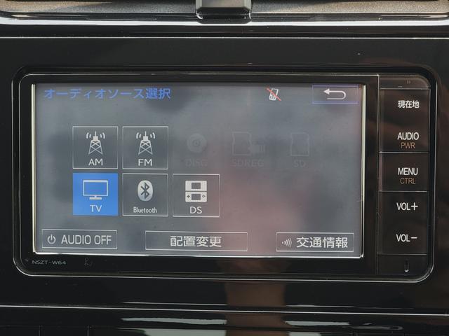 プリウス Ｓ　ナビ　Ｂカメラ　Ｂｌｕｅｔｏｏｔｈ　３６０°＋Ｒドラレコ　ステアリングリモコン　ＥＴＣ　スマートキー　ＬＥＤライト＆フォグ　オートリトラクタブルミラー　横滑り制御機能　プライバシーガラス（4枚目）