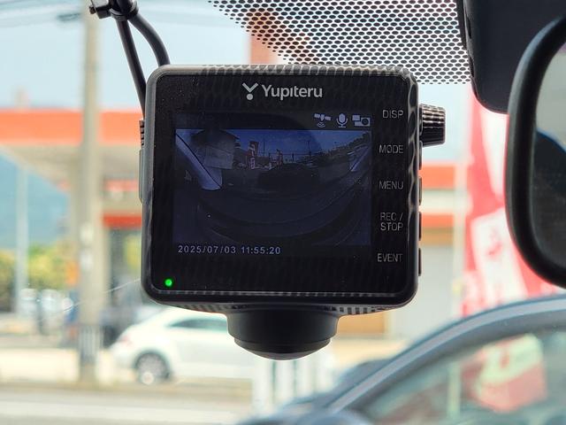 プリウス Ｓ　ナビ　Ｂカメラ　Ｂｌｕｅｔｏｏｔｈ　３６０°＋Ｒドラレコ　ステアリングリモコン　ＥＴＣ　スマートキー　ＬＥＤライト＆フォグ　オートリトラクタブルミラー　横滑り制御機能　プライバシーガラス（8枚目）