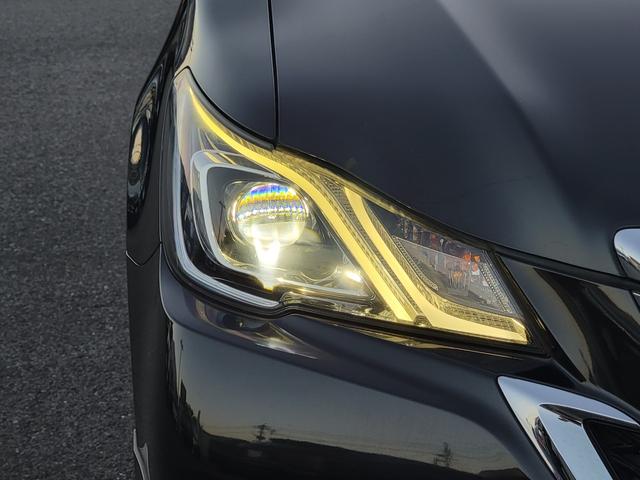 クラウンハイブリッド アスリートＳ　後期モデル　黒本革　純正エアロ　スパッタリング１８インチ　ＬＥＤライト＆フォグ　Ｂｌｕｅｔｏｏｔｈ　ＵＳＢ　ドラレコ　衝突軽減　レーダークルーズ　エアシート　ステアリングヒーター　イージークローザー（8枚目）