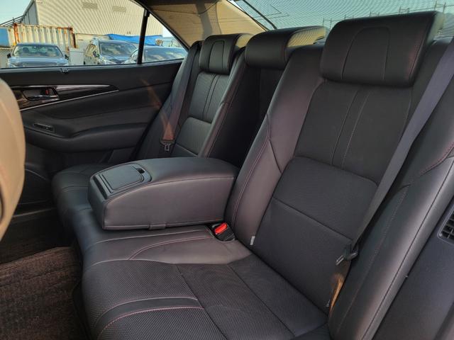 クラウンハイブリッド アスリートG 後期モデル 黒本革 スパッタリング18インチAW LEDライト&フォグ Bluetooth USB TVキット 電動サンシェード イージークローザー ドラレコ 衝突軽減 レーダークルーズ BSM(55枚目)