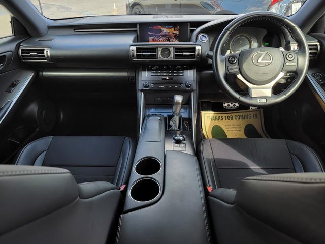 IS IS300h Fスポーツ サンルーフ 専用ブラックレザー 専用18インチAW LEDライト パドルシフト 純正ナビ Bカメラ Bluetooth USB ETC クルーズコントロール クリアランスソナー カードキー(8枚目)