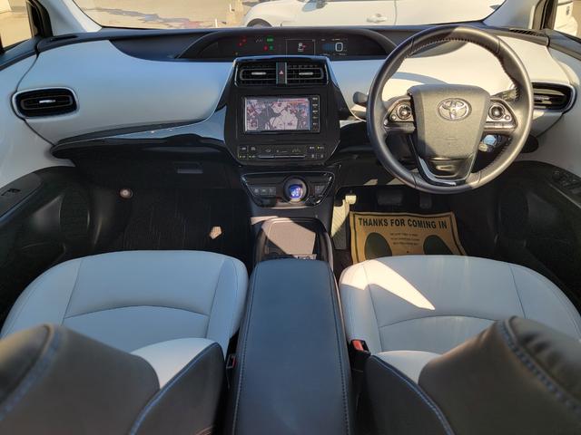 プリウス Sツーリングセレクション 後期モデル メモリーナビ Bカメラ Bluetooth ドラレコ ETC シートヒーター LEDライト&フォグ トヨタセーフティセンス 衝突軽減ブレーキ 車線逸脱制御 オートマチックHB クルコン(6枚目)