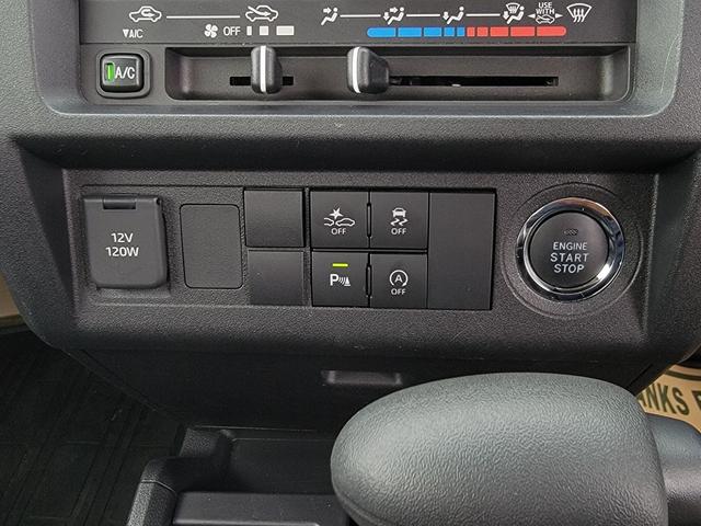 ハイゼットトラック ジャンボエクストラ　ＬＥＤライト＆フォグ　スマートキー＆プッシュスタート　オーバーヘッドコンソール　専用荷台ゴムマット　スマアシ３　衝突軽減ブレーキ　車線逸脱制御装置　障害物センサー　アクセル踏み間違い防止（8枚目）