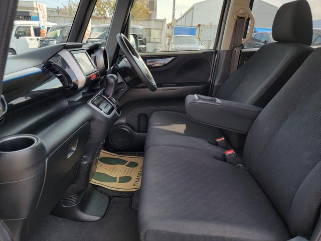 Ｎ－ＢＯＸカスタム Ｇ　ＳＳパッケージ　両側パワースライド　純正ナビ　Ｂカメラ　Ｂｌｕｅｔｏｏｔｈ　ＵＳＢ　スマートキー　ステアリングリモコン　ディスチャージライト　プライバシーガラス　１４インチアルミ　横滑り制御機能（6枚目）