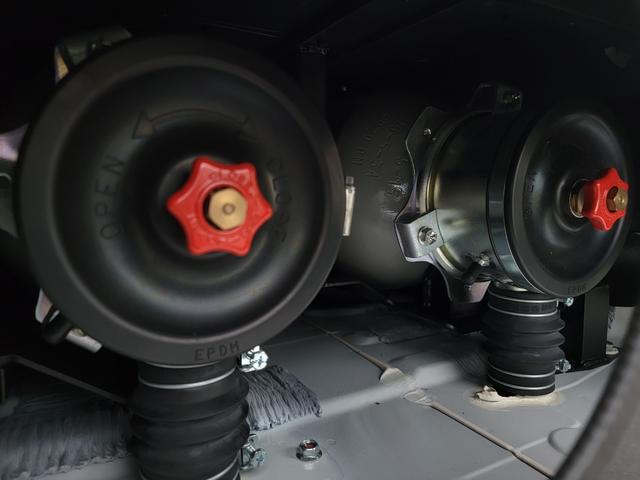 ハイゼットカーゴ ＤＸ　ＣＮＧ車　ＨＫＳ製　バイフューエル　ガソリン走行　天然ガス走行　切替可　長距離走行可　ＣＯ２削減　環境対策　キーレスエントリー　ヘッドライトレベライザー　オーバーヘッドコンソール（13枚目）