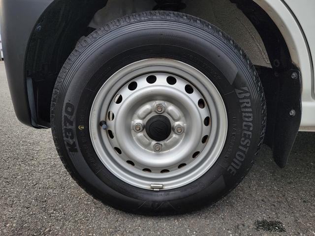 ハイゼットカーゴ ＤＸ　ＣＮＧ車　ＨＫＳ製　バイフューエル　ガソリン走行　天然ガス走行　切替可　長距離走行可　ＣＯ２削減　環境対策　キーレスエントリー　ヘッドライトレベライザー　オーバーヘッドコンソール（25枚目）