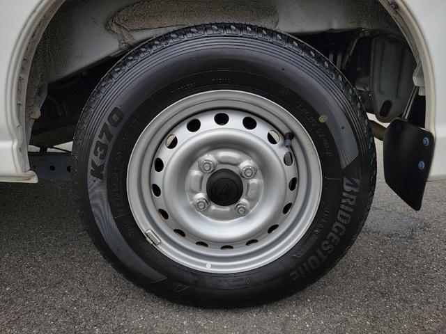 ハイゼットカーゴ ＤＸ　ＣＮＧ車　ＨＫＳ製　バイフューエル　ガソリン走行　天然ガス走行　切替可　長距離走行可　ＣＯ２削減　環境対策　キーレスエントリー　ヘッドライトレベライザー　オーバーヘッドコンソール（26枚目）