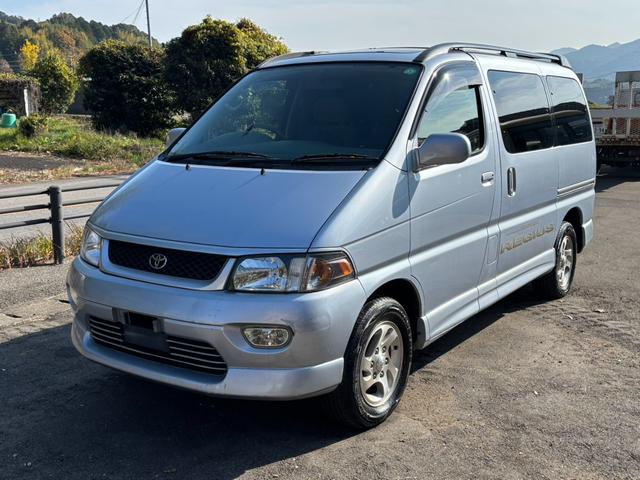 TOYOTA REGIUS VAN