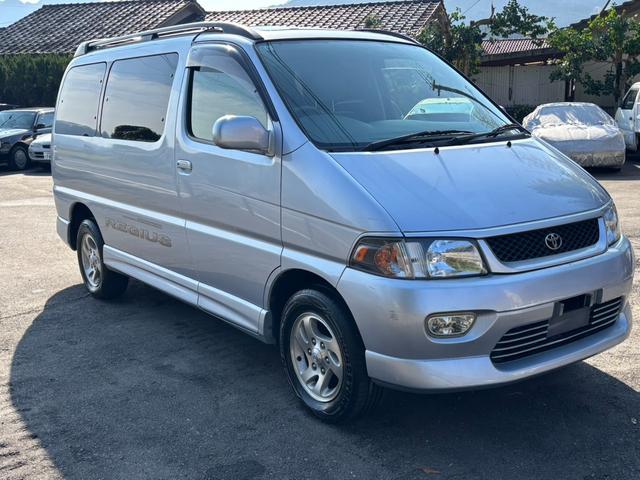 TOYOTA REGIUS VAN