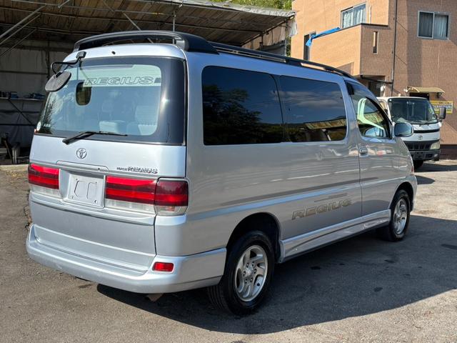 TOYOTA REGIUS VAN