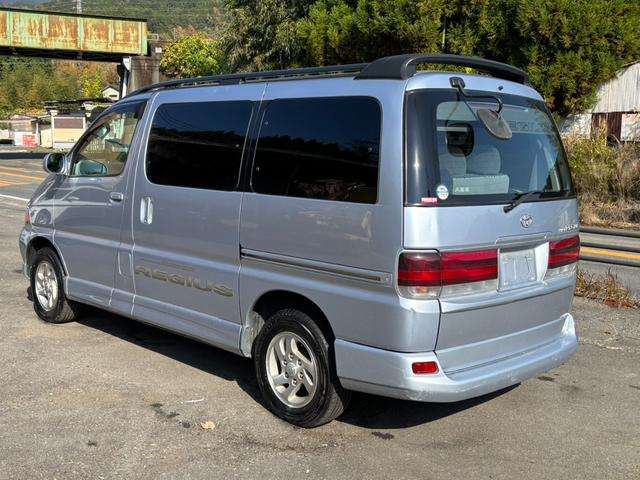 TOYOTA REGIUS VAN