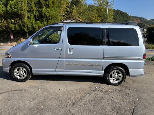 TOYOTA REGIUS VAN