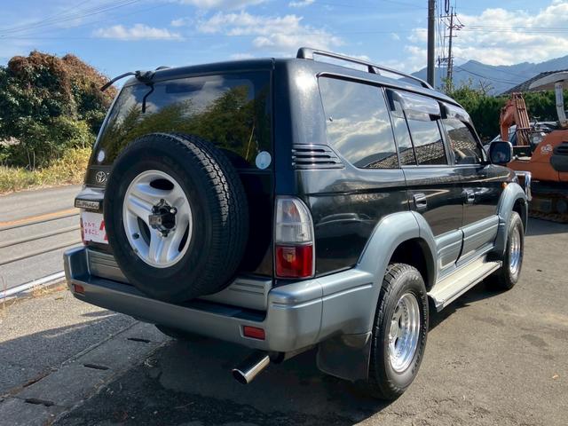 ランドクルーザープラド TXリミテッド ディーゼルターボ 4WD サンルーフ ルーフレール 3列シート8人乗り グリルガード 社外16インチアルミ 背面タイヤ 電動格納ドアミラー ETC(12枚目)