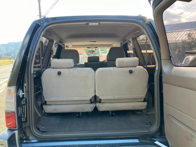 ランドクルーザープラド TXリミテッド ディーゼルターボ 4WD サンルーフ ルーフレール 3列シート8人乗り グリルガード 社外16インチアルミ 背面タイヤ 電動格納ドアミラー ETC(13枚目)