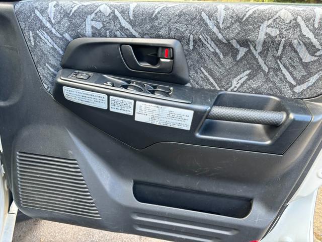 パジェロイオ パールパッケージ　ＥＴＣ装備、４ＷＤ、パワステ、パワーウインドウ、ナビ、エアバック（19枚目）