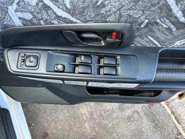 パジェロイオ パールパッケージ　ＥＴＣ装備、４ＷＤ、パワステ、パワーウインドウ、ナビ、エアバック（20枚目）