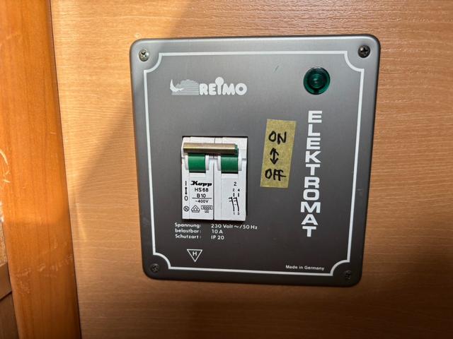 エルフトラック 　キャンピング、カスタム、パワステ、パワーウインドウ、バックカメラ、ＴＶ（36枚目）