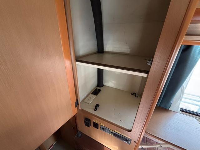 エルフトラック 　キャンピング、カスタム、パワステ、パワーウインドウ、バックカメラ、ＴＶ（38枚目）