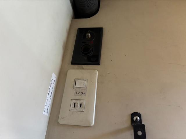 エルフトラック 　キャンピング、カスタム、パワステ、パワーウインドウ、バックカメラ、ＴＶ（39枚目）