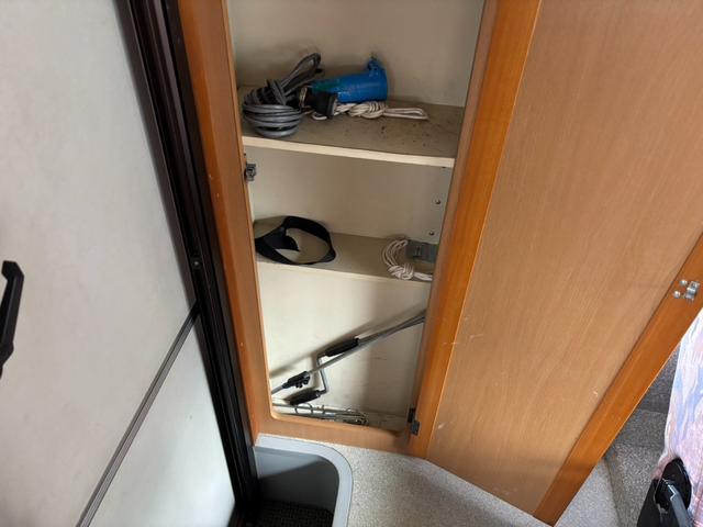 エルフトラック 　キャンピング、カスタム、パワステ、パワーウインドウ、バックカメラ、ＴＶ（40枚目）