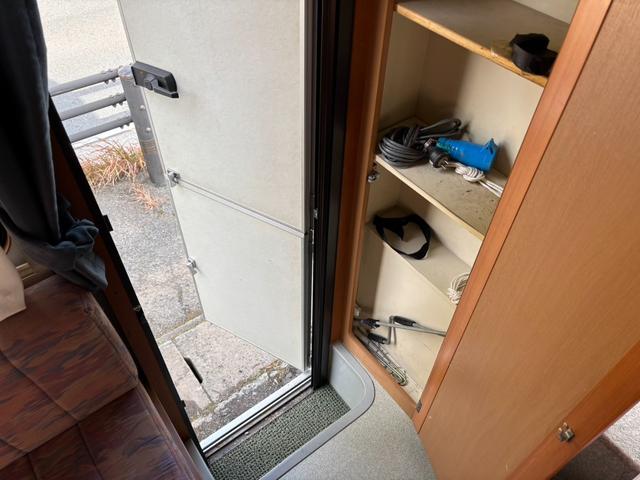 エルフトラック 　キャンピング、カスタム、パワステ、パワーウインドウ、バックカメラ、ＴＶ（41枚目）