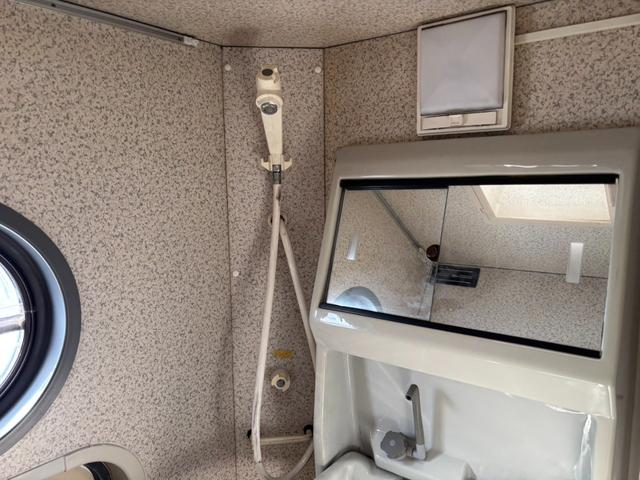 エルフトラック 　キャンピング、カスタム、パワステ、パワーウインドウ、バックカメラ、ＴＶ（49枚目）