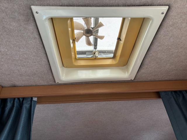 エルフトラック 　キャンピング、カスタム、パワステ、パワーウインドウ、バックカメラ、ＴＶ（54枚目）