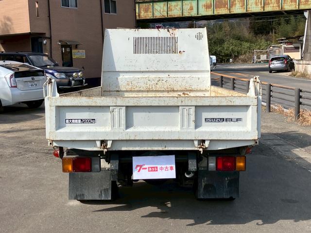 エルフトラック ダンプ　５速マニュアル　ディーゼル　２ｔ積み　リアＷタイヤ　エンジン型式４ＢＥ１　極東開発ＤＤ０２０８　荷台内寸４６９×１６９×１９７　走行９６４００ｋｍ　３人乗り（7枚目）