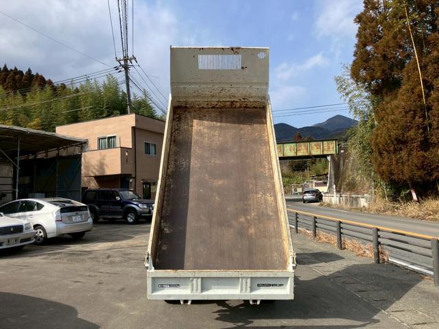 エルフトラック ダンプ　５速マニュアル　ディーゼル　２ｔ積み　リアＷタイヤ　エンジン型式４ＢＥ１　極東開発ＤＤ０２０８　荷台内寸４６９×１６９×１９７　走行９６４００ｋｍ　３人乗り（14枚目）