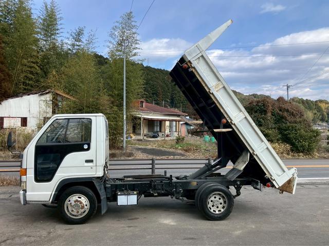 エルフトラック ダンプ　５速マニュアル　ディーゼル　２ｔ積み　リアＷタイヤ　エンジン型式４ＢＥ１　極東開発ＤＤ０２０８　荷台内寸４６９×１６９×１９７　走行９６４００ｋｍ　３人乗り（16枚目）