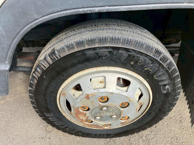 エルフトラック ダンプ　５速マニュアル　ディーゼル　２ｔ積み　リアＷタイヤ　エンジン型式４ＢＥ１　極東開発ＤＤ０２０８　荷台内寸４６９×１６９×１９７　走行９６４００ｋｍ　３人乗り（30枚目）