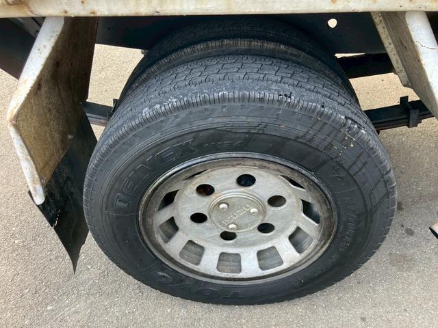 エルフトラック ダンプ　５速マニュアル　ディーゼル　２ｔ積み　リアＷタイヤ　エンジン型式４ＢＥ１　極東開発ＤＤ０２０８　荷台内寸４６９×１６９×１９７　走行９６４００ｋｍ　３人乗り（34枚目）