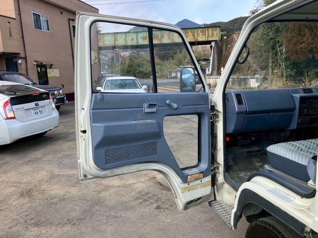 エルフトラック ダンプ　５速マニュアル　ディーゼル　２ｔ積み　リアＷタイヤ　エンジン型式４ＢＥ１　極東開発ＤＤ０２０８　荷台内寸４６９×１６９×１９７　走行９６４００ｋｍ　３人乗り（44枚目）