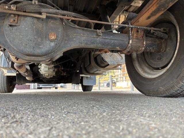 ボンゴトラック ベースグレード　５速マニュアル　パワステ　３方開　積載量８５０ｋｇ　リアＷタイヤ（16枚目）