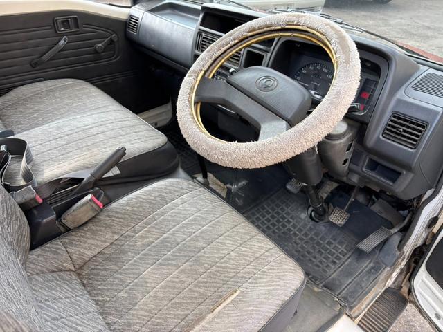 ボンゴトラック ベースグレード　５速マニュアル　パワステ　３方開　積載量８５０ｋｇ　リアＷタイヤ（23枚目）