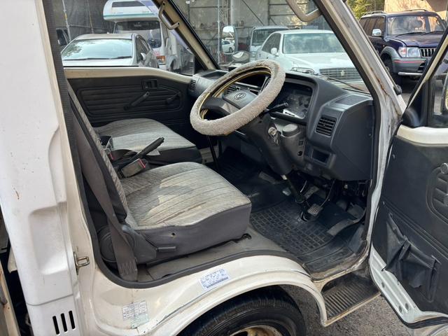 ボンゴトラック ベースグレード　５速マニュアル　パワステ　３方開　積載量８５０ｋｇ　リアＷタイヤ（26枚目）