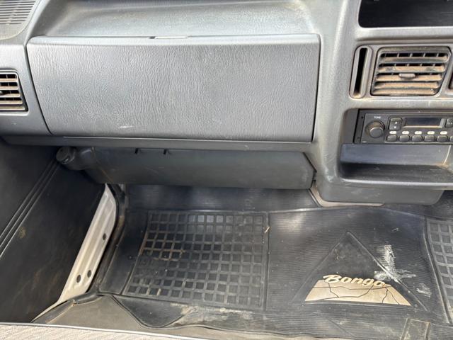 ボンゴトラック ベースグレード　５速マニュアル　パワステ　３方開　積載量８５０ｋｇ　リアＷタイヤ（29枚目）